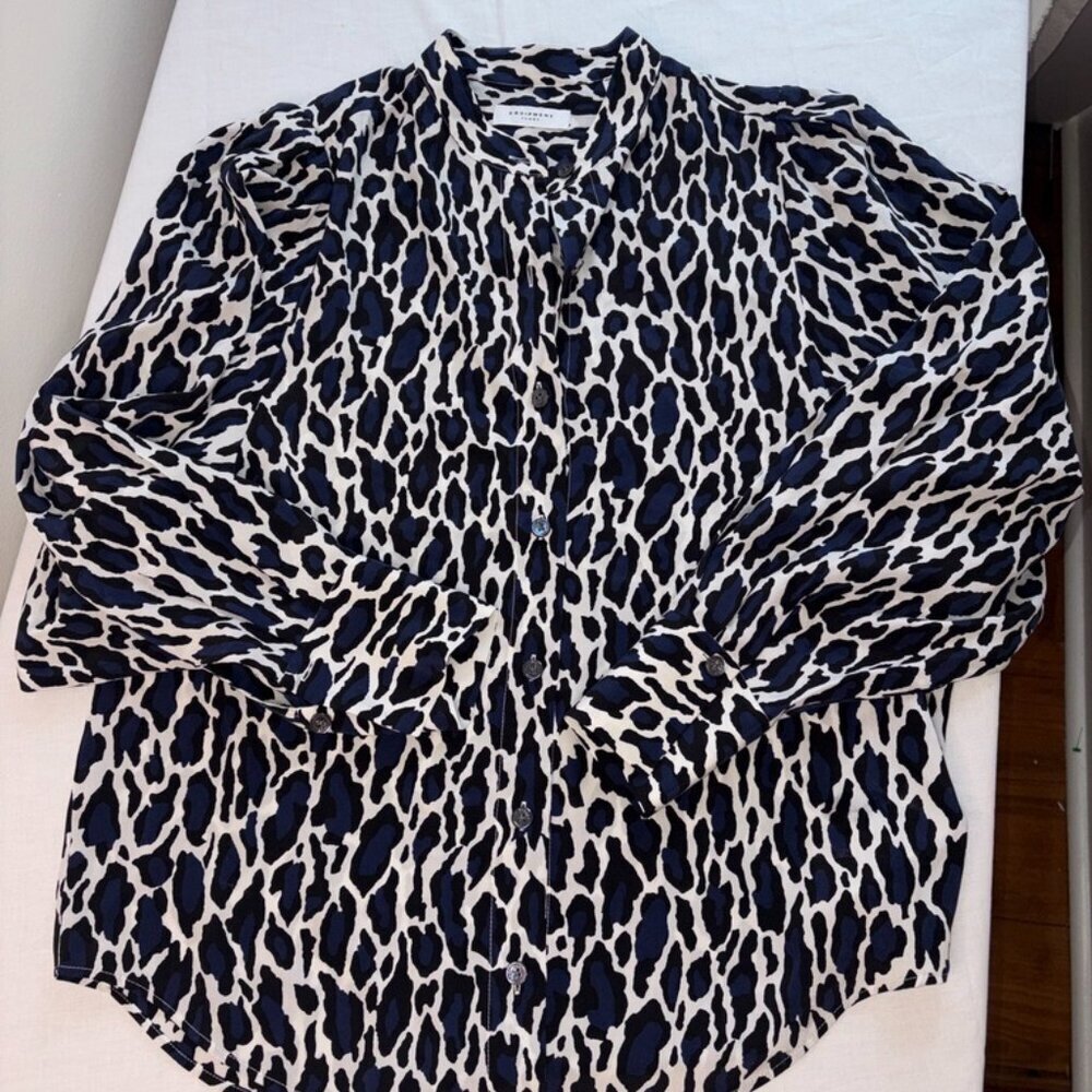Equipment Collarless Oversize Cuff Silk Shanton Shirt Navy Blouse Size Small - Picture 4 of 13